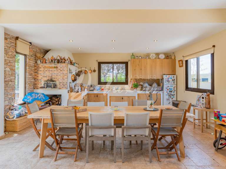 Villa Roquebrune-sur-Argens - 3 bedrooms - 228m²