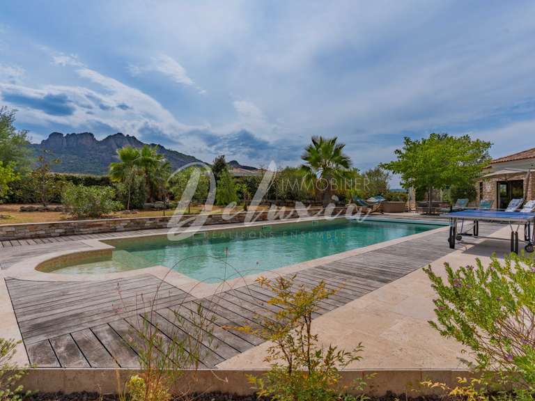 Villa Roquebrune-sur-Argens - 3 bedrooms - 228m²