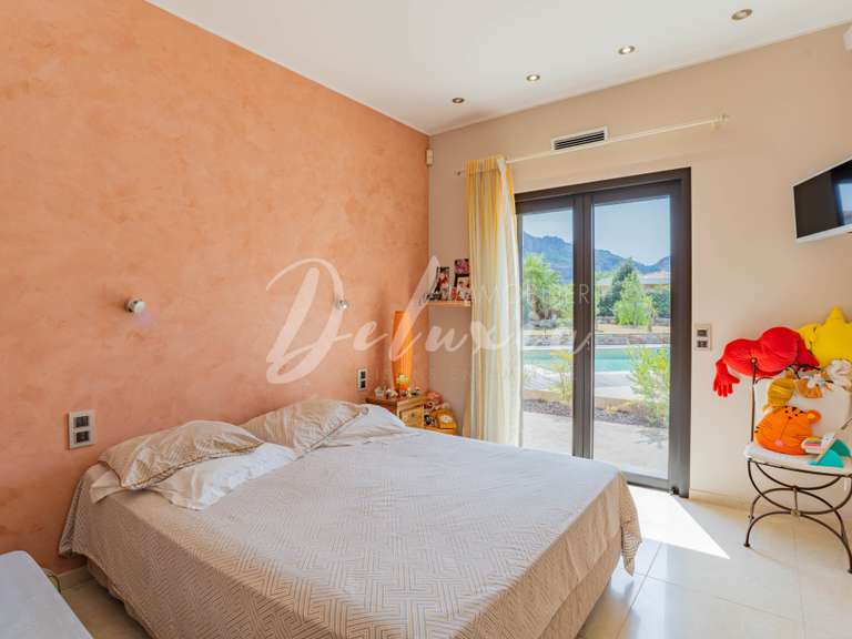 Villa Roquebrune-sur-Argens - 3 bedrooms - 228m²