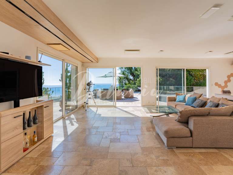 Villa with Sea view Roquebrune-sur-Argens - 5 bedrooms - 227m²