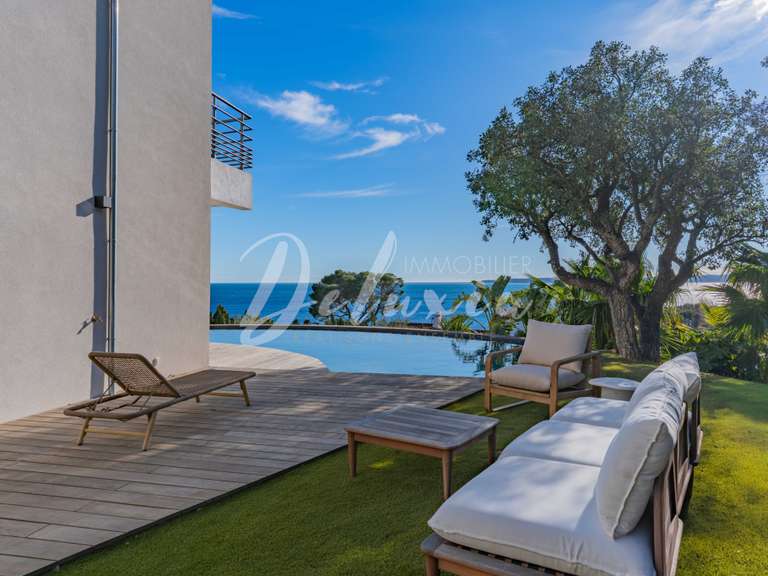 Villa with Sea view Roquebrune-sur-Argens - 5 bedrooms - 230m²