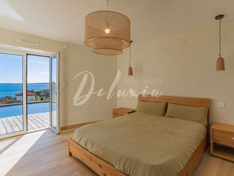 Villa with Sea view Roquebrune-sur-Argens - 5 bedrooms - 230m²