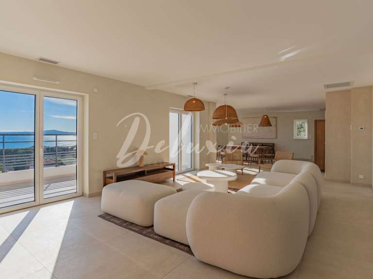 Villa with Sea view Roquebrune-sur-Argens - 5 bedrooms - 230m²