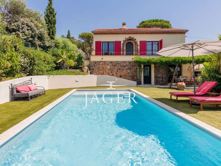 Villa Roquebrune-sur-Argens - 5 chambres - 190m²