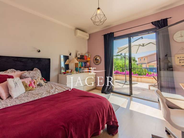 Villa Roquebrune-sur-Argens - 5 chambres - 190m²
