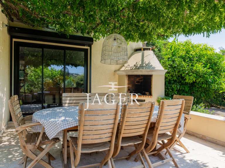 Villa Roquebrune-sur-Argens - 5 chambres - 190m²
