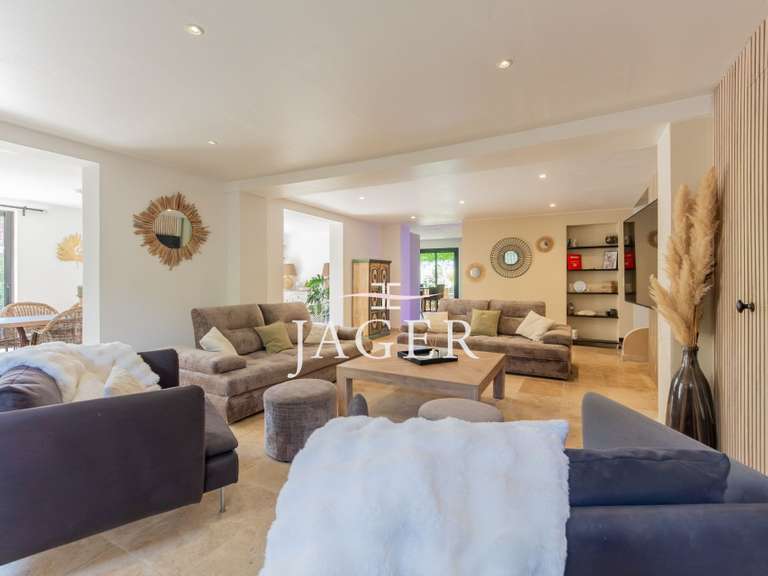 Villa Roquebrune-sur-Argens - 5 chambres - 190m²
