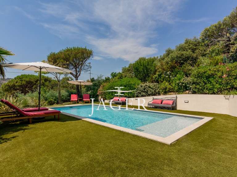 Villa Roquebrune-sur-Argens - 5 chambres - 190m²