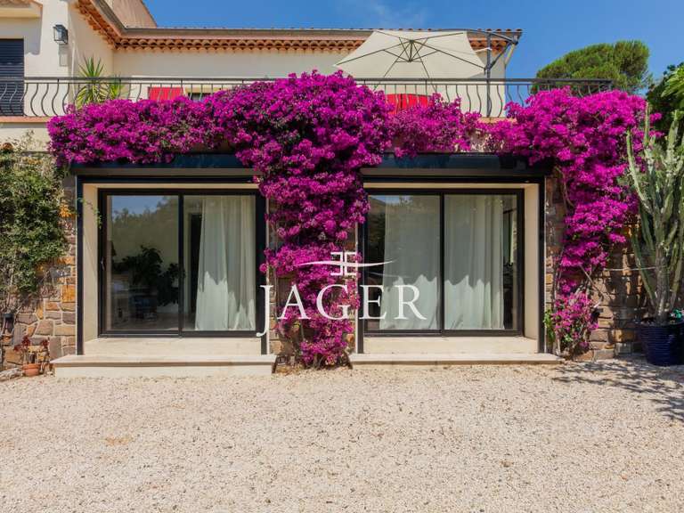Villa Roquebrune-sur-Argens - 5 chambres - 190m²