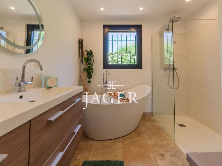 Villa Roquebrune-sur-Argens - 5 chambres - 190m²