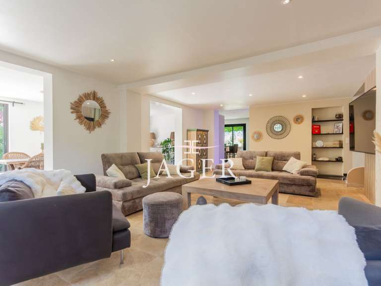 Villa Roquebrune-sur-Argens - 5 chambres - 190m²