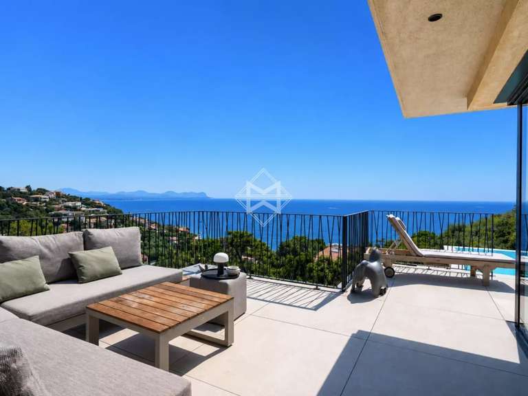 Villa with Sea view Roquebrune-sur-Argens - 5 bedrooms - 250m²