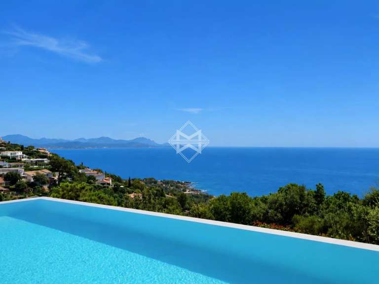 Villa with Sea view Roquebrune-sur-Argens - 5 bedrooms - 250m²