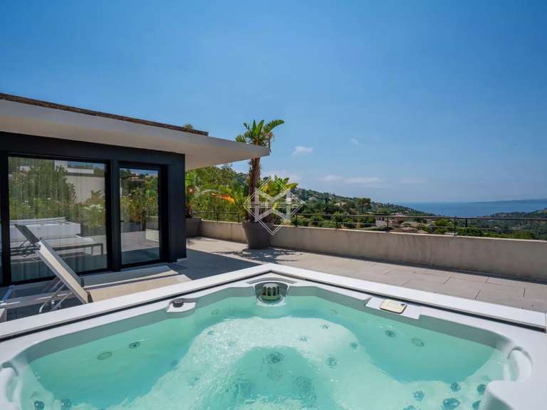 Villa Roquebrune-sur-Argens - 3 chambres - 325m²