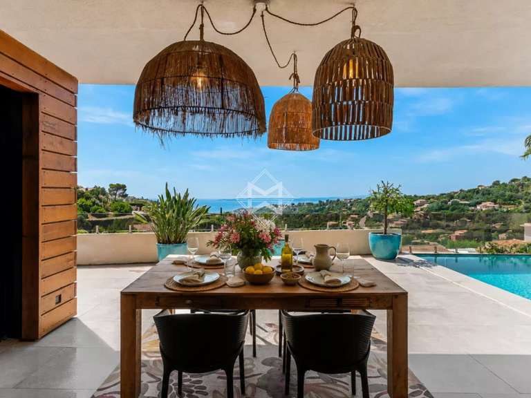 Villa Roquebrune-sur-Argens - 3 chambres - 325m²