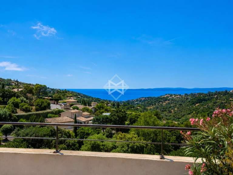 Villa Roquebrune-sur-Argens - 3 chambres - 325m²