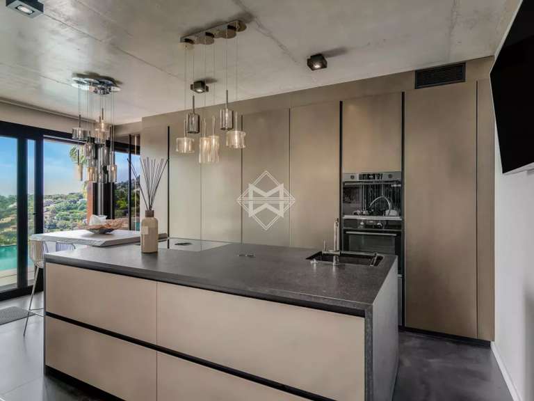 Villa Roquebrune-sur-Argens - 3 chambres - 325m²