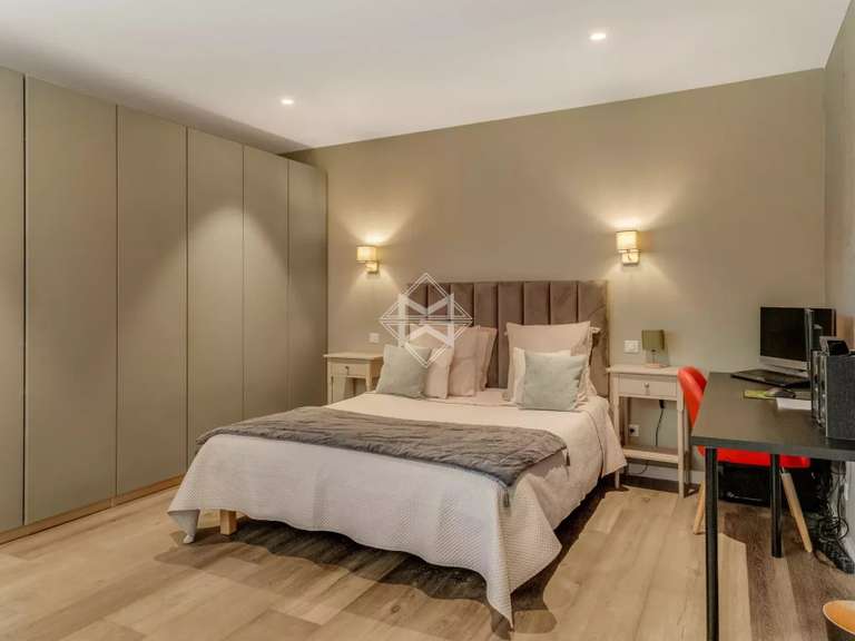 Villa Roquebrune-sur-Argens - 3 chambres - 325m²