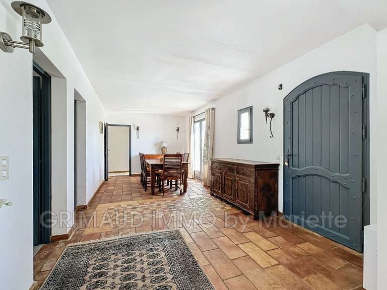 Villa Roquebrune-sur-Argens - 5 chambres - 151m²