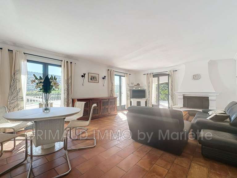 Villa Roquebrune-sur-Argens - 5 chambres - 151m²