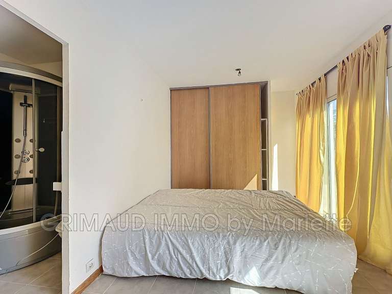 Villa Roquebrune-sur-Argens - 5 chambres - 151m²