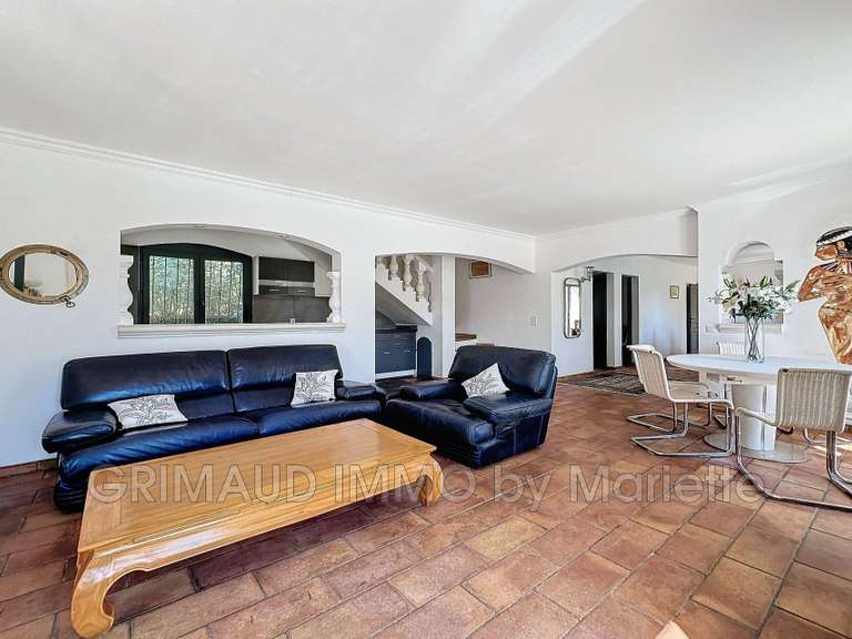Villa Roquebrune-sur-Argens - 5 chambres - 151m²