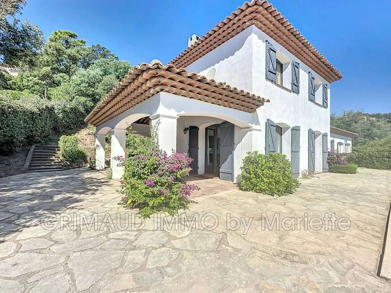 Villa Roquebrune-sur-Argens - 5 chambres - 151m²
