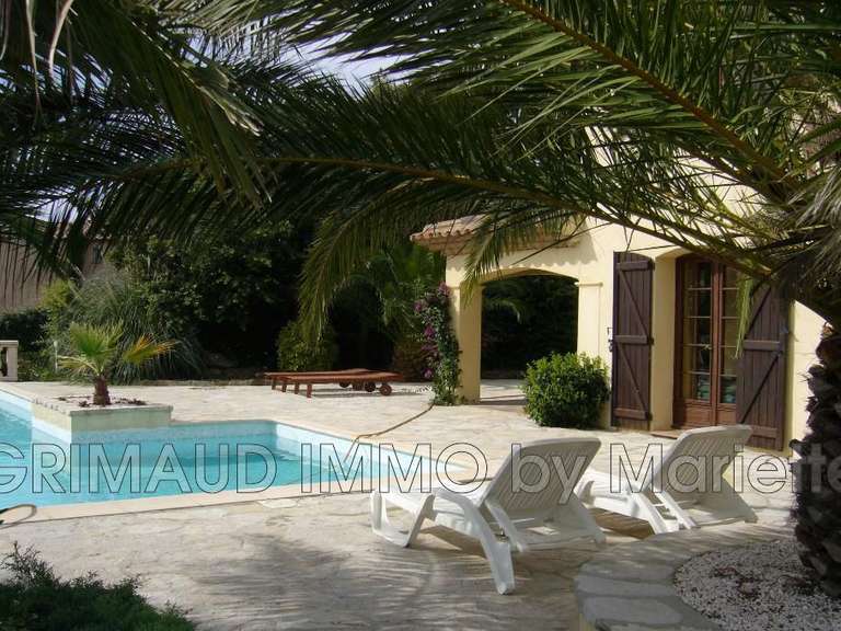 Villa Roquebrune-sur-Argens - 5 chambres - 151m²
