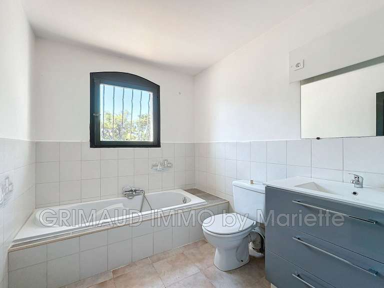 Villa Roquebrune-sur-Argens - 5 chambres - 151m²