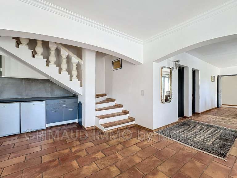 Villa Roquebrune-sur-Argens - 5 chambres - 151m²