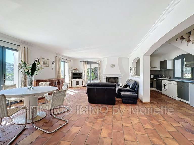 Villa Roquebrune-sur-Argens - 5 chambres - 151m²