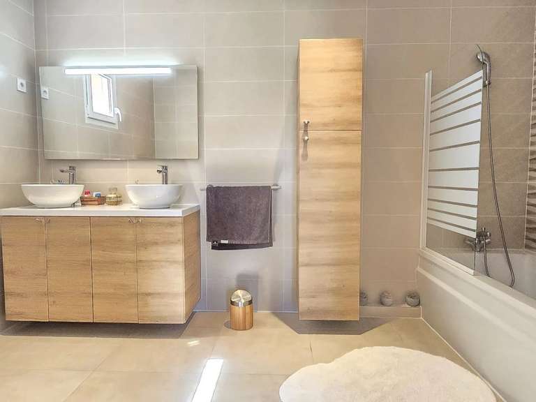 Villa Roquebrune-sur-Argens - 3 bedrooms - 246m²