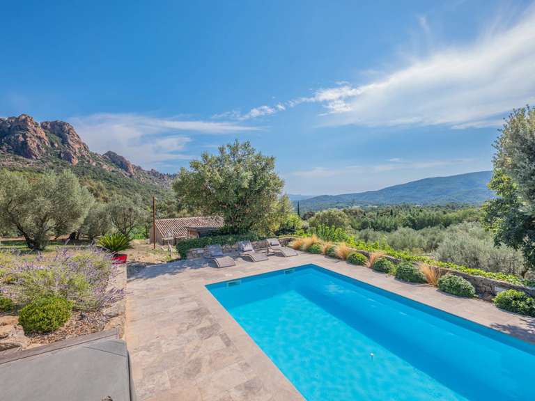 Villa Roquebrune-sur-Argens - 5 chambres - 260m²