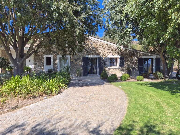 Villa Roquebrune-sur-Argens - 5 bedrooms - 260m²