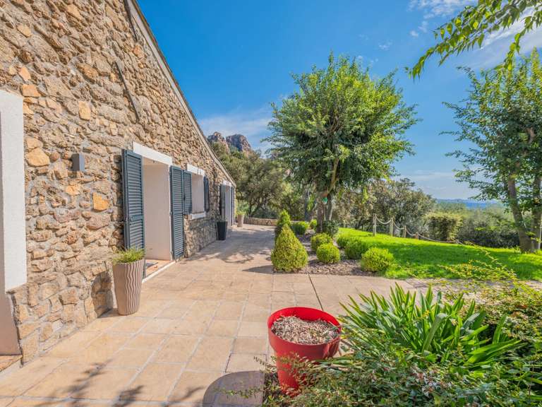 Villa Roquebrune-sur-Argens - 5 chambres - 260m²