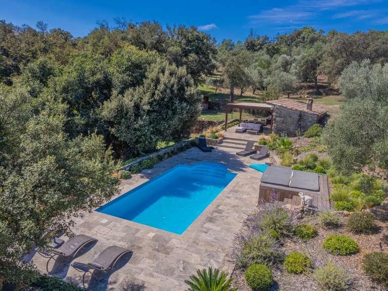 Villa Roquebrune-sur-Argens - 5 bedrooms - 260m²