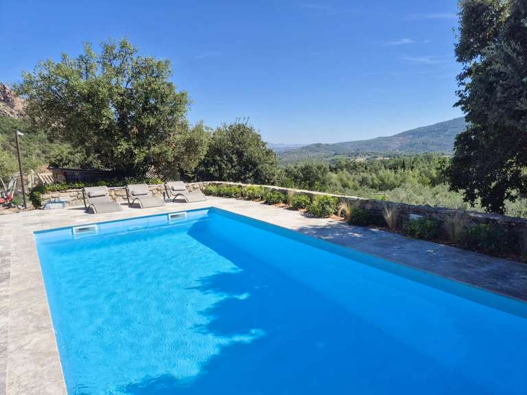 Villa Roquebrune-sur-Argens - 5 bedrooms - 260m²