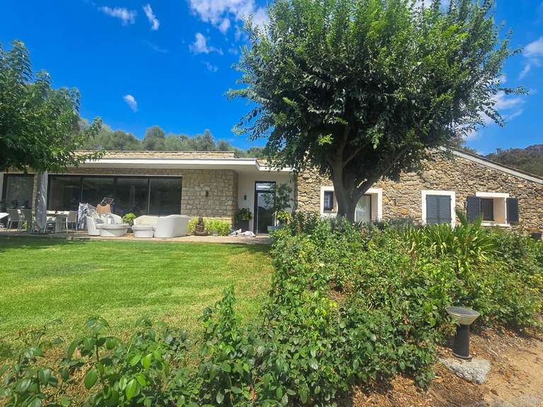Villa Roquebrune-sur-Argens - 5 bedrooms - 260m²