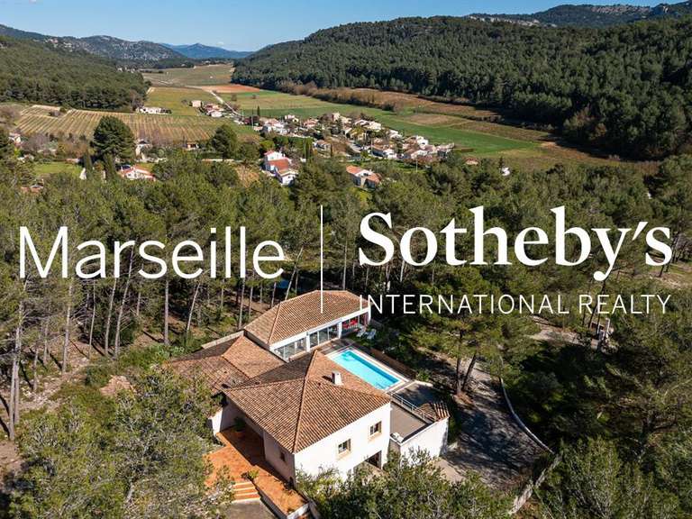 Maison Roquefort-la-Bédoule - 3 chambres - 215m²