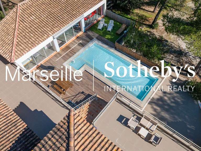 Maison Roquefort-la-Bédoule - 3 chambres - 215m²