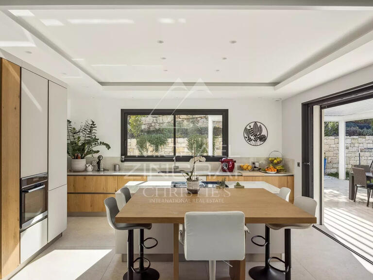 Maison Roquefort-les-Pins - 5 chambres - 237m²