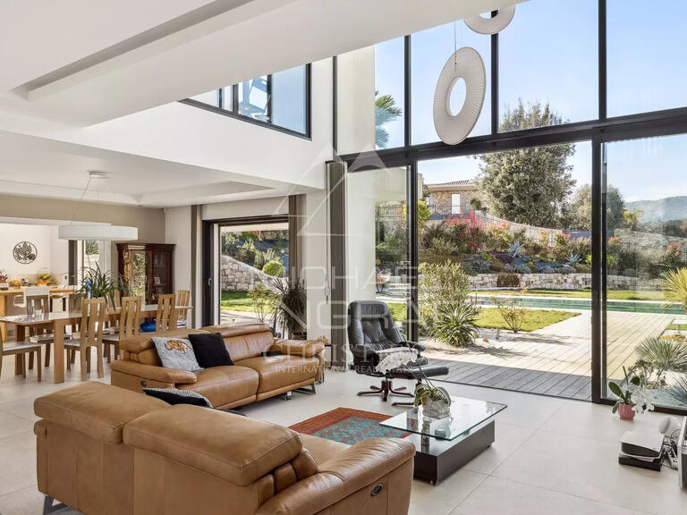 Maison Roquefort-les-Pins - 5 chambres - 237m²