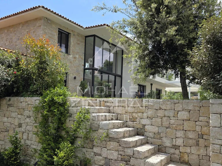 Maison Roquefort-les-Pins - 5 chambres - 237m²