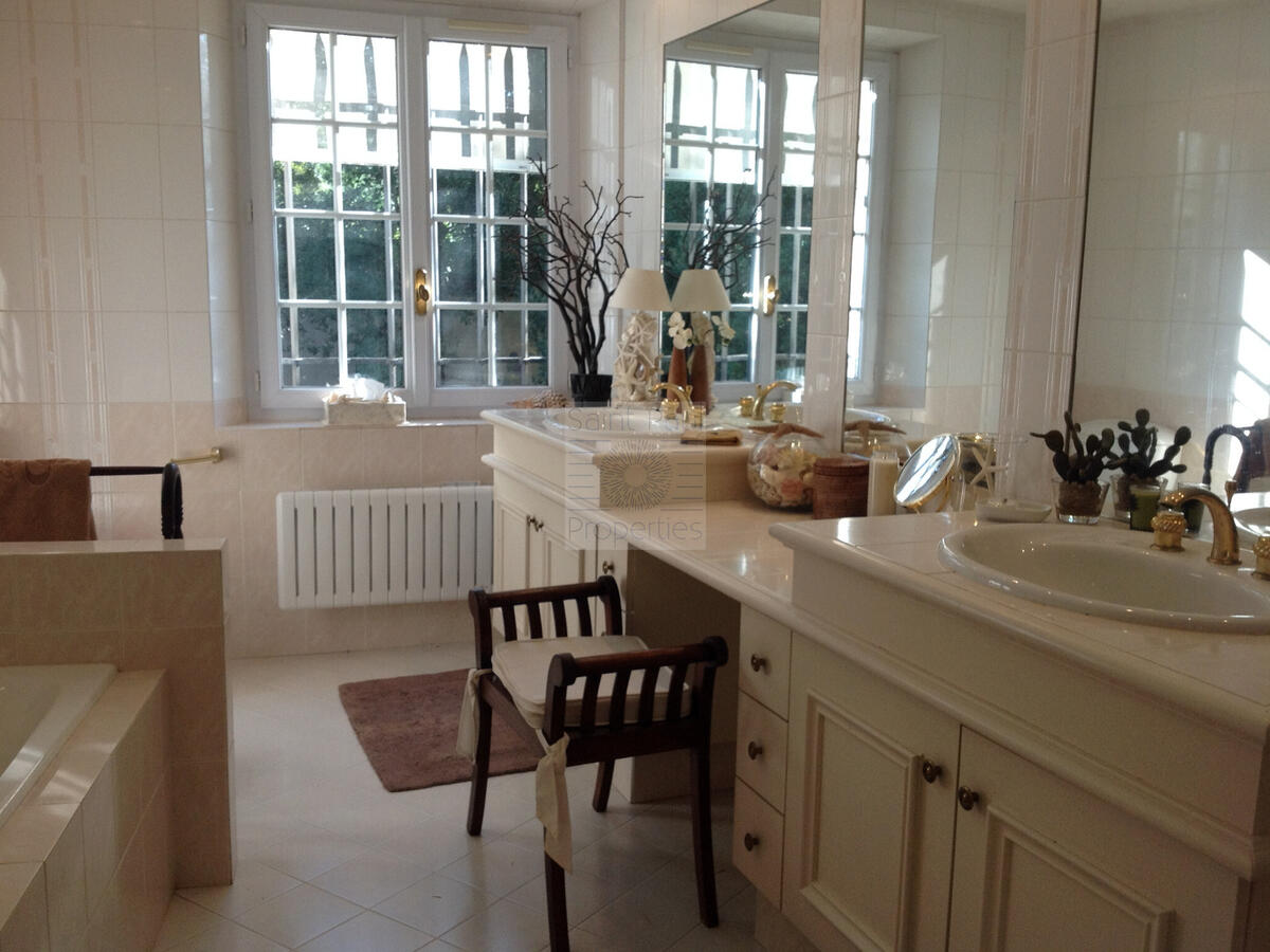 House Roquefort-les-Pins