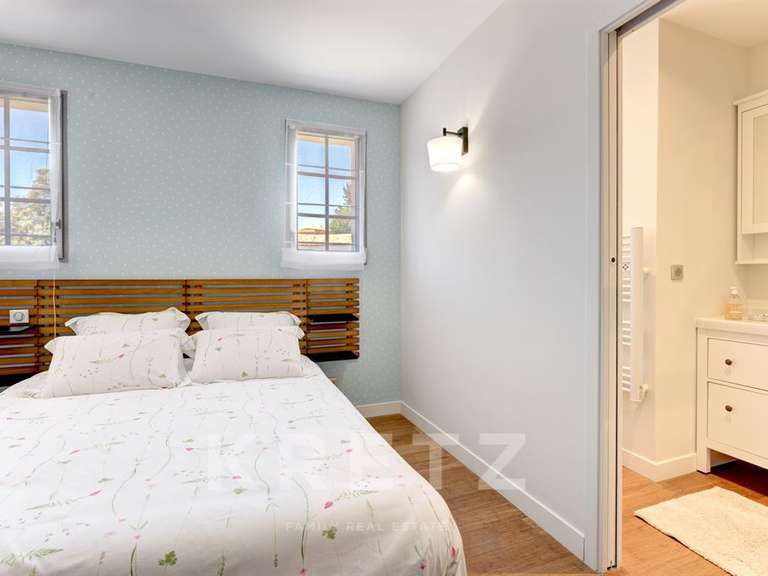 Maison Roquefort-les-Pins - 6 chambres - 416m²