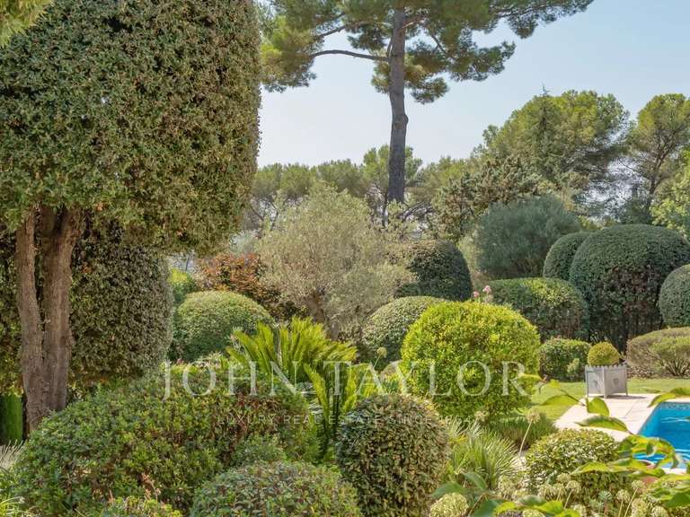 House Roquefort-les-Pins - 4 bedrooms - 234m²