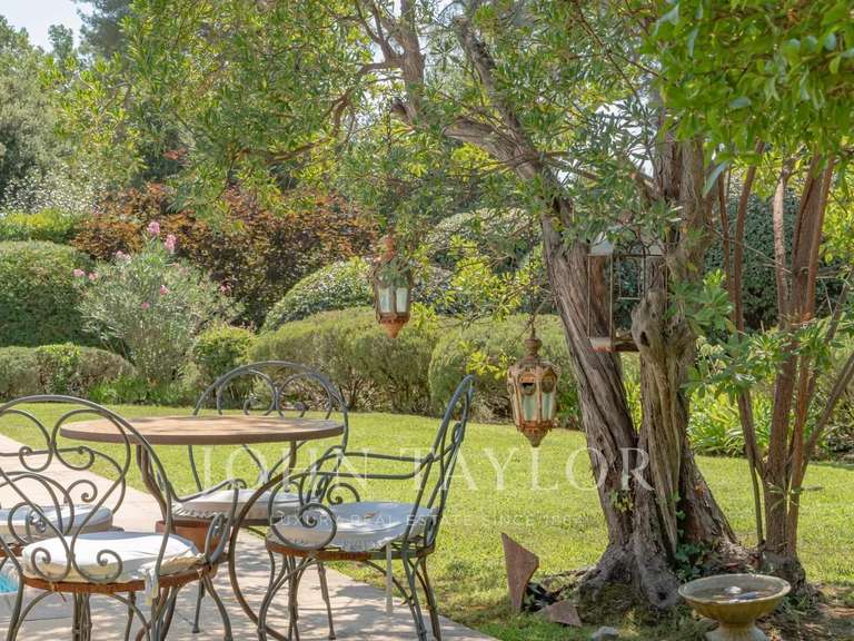 House Roquefort-les-Pins - 4 bedrooms - 234m²