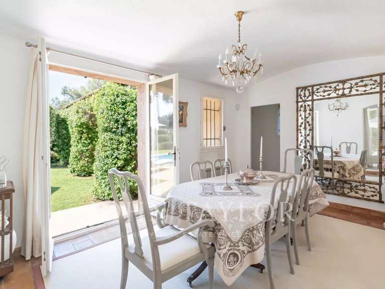 House Roquefort-les-Pins - 4 bedrooms - 234m²