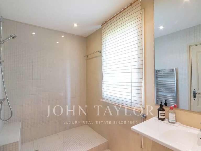 House Roquefort-les-Pins - 4 bedrooms - 234m²