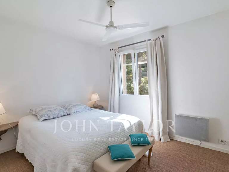 House Roquefort-les-Pins - 4 bedrooms - 234m²